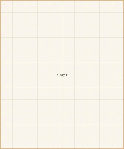 深夜在灯下写日记的安静时刻